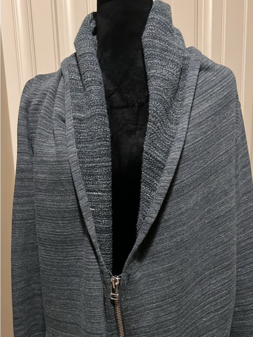 Aritzia Heathered Gray Zip-Up Shawl Collar Jacket